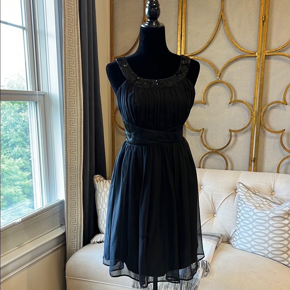 Black Sleeveless Scoop Neck Mini Sundress